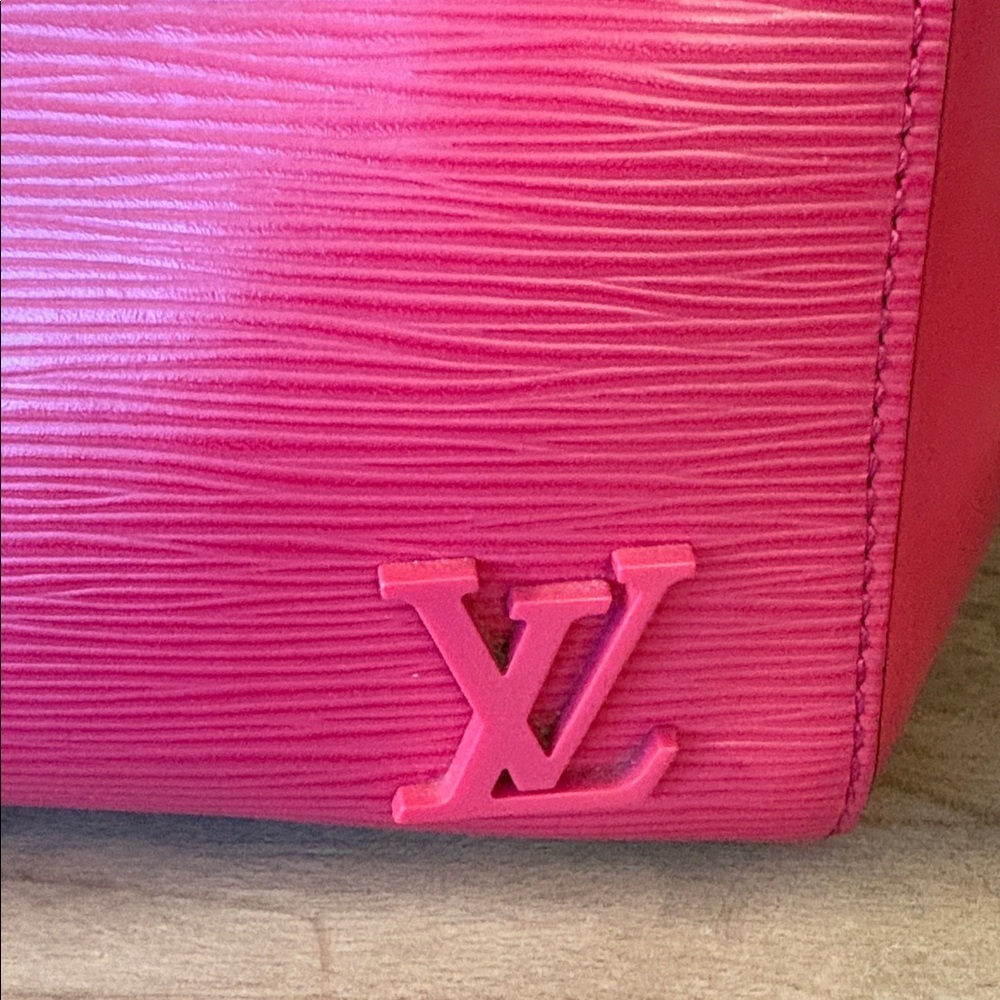 Louis Vuitton Epi Cluny BB Fuchsia Satchel - Picture 3 of 16
